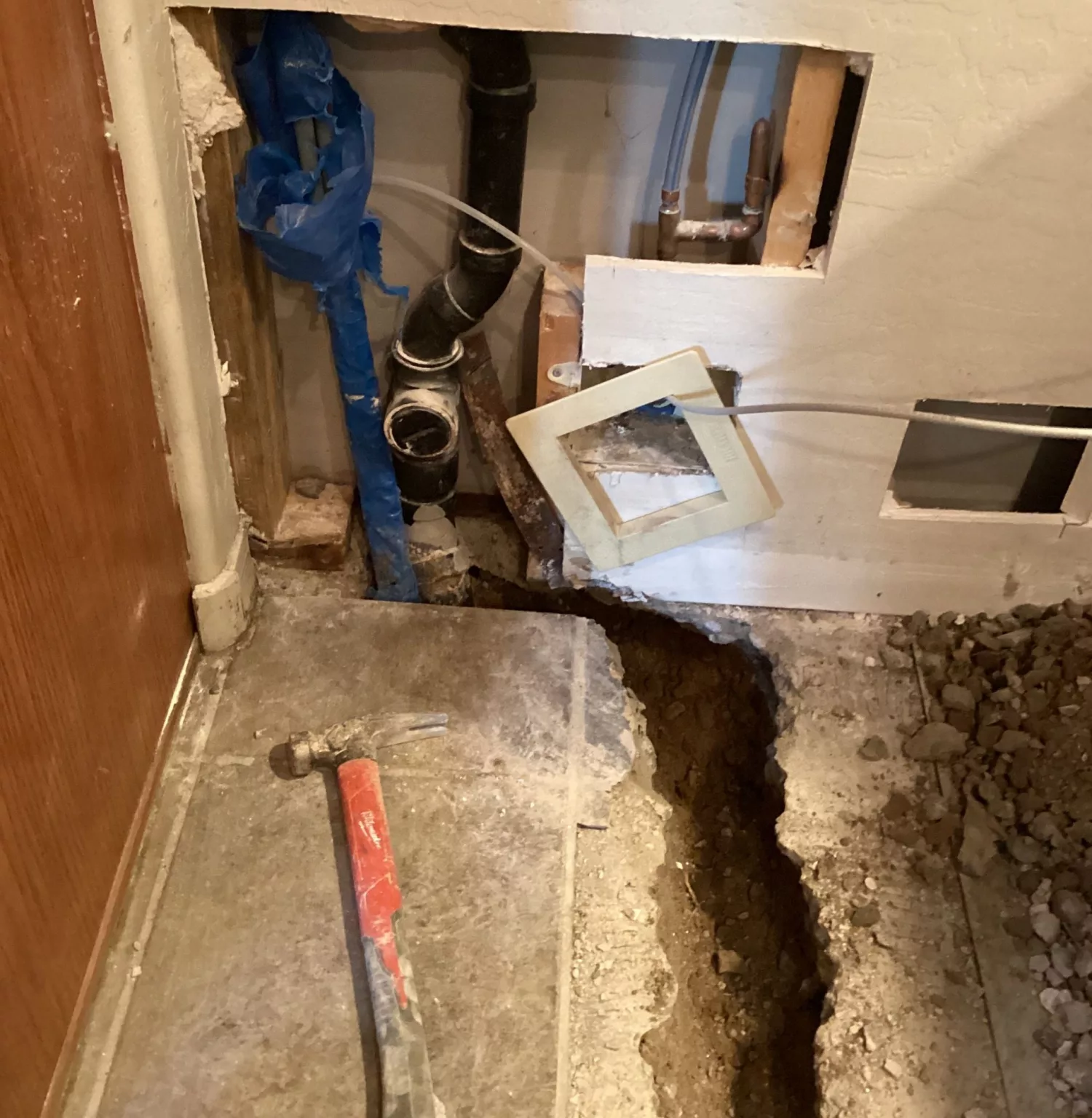 Burst pipe leaking water, emergency plumbing situation